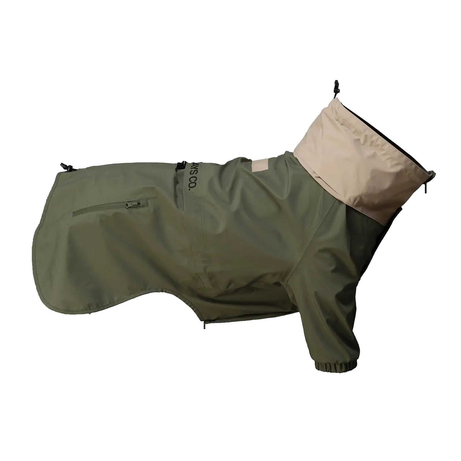 Vista de perfil de un impermeable verde para perros, apto para todo tiempo y con ajuste de cuerpo entero para aventuras al aire libre y protección contra la lluvia.